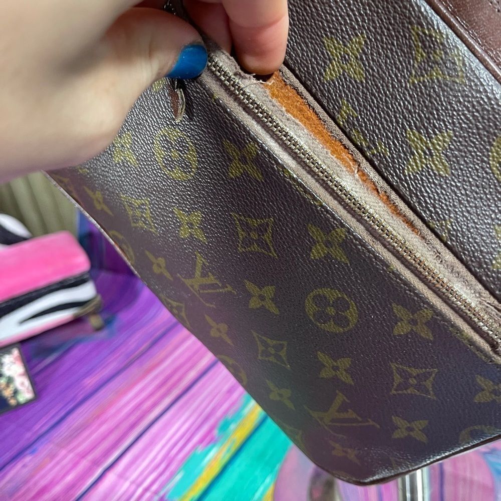 Louis Vuitton Monogram Sac Sports Clutch Toiletry Bag Vintage LV Auth - Picture 3 of 8